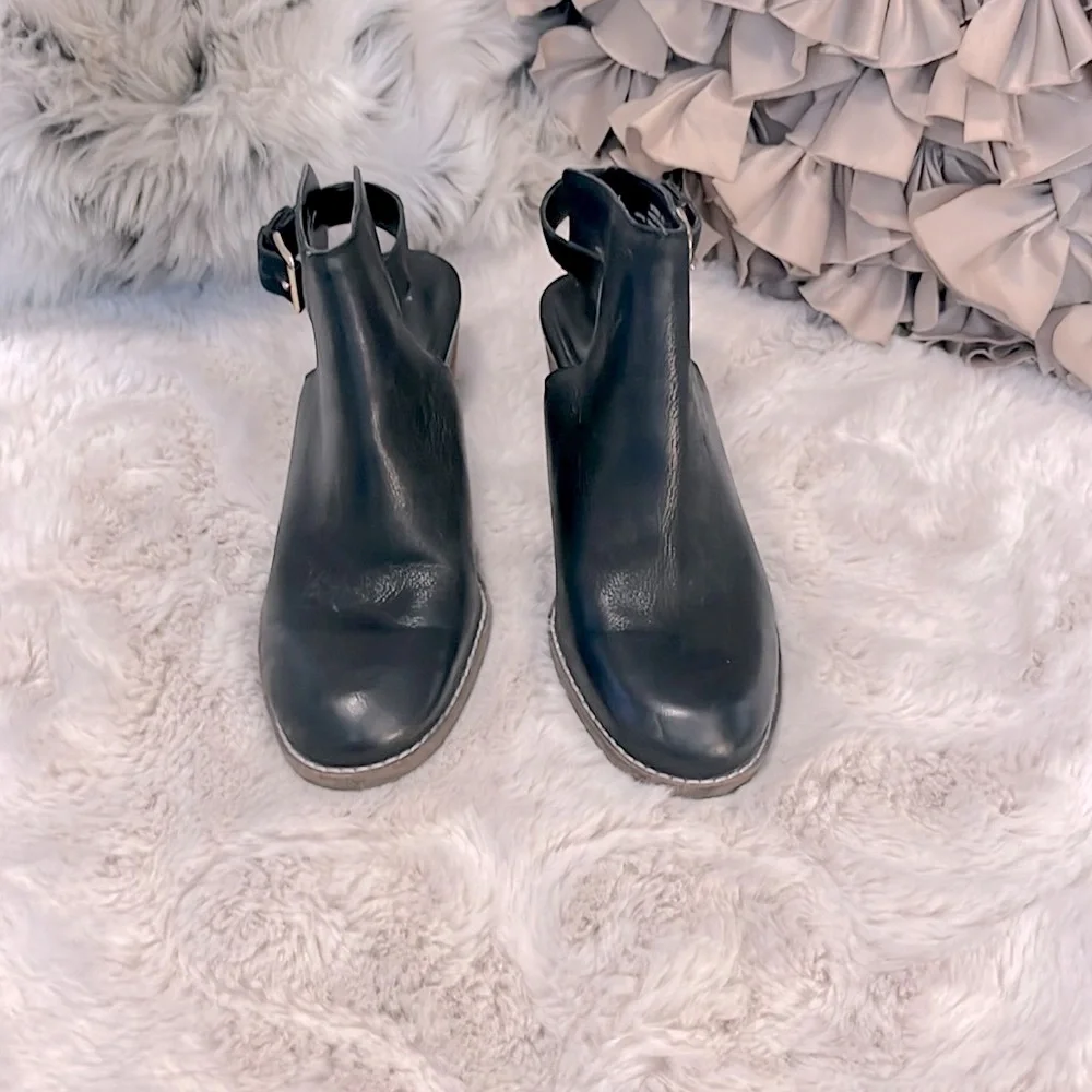 Cole Haan Woman’s Black Leather Ankle Buckle Strap Block Heel Booties Sz 8